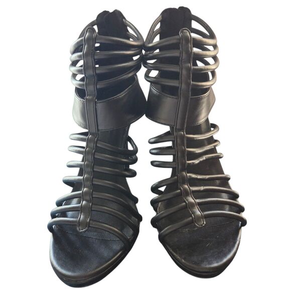 WOMENS Torrid HOT BLACK  STRAPPY Heels with PEEP Toes Whimsigoth Y2K EUC sz 9 - Picture 1 of 4